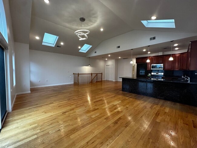 Building Photo - 134 Bostwick Ave