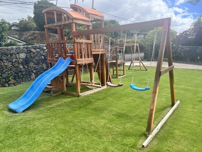 Building Photo - 904 Kupulau Dr