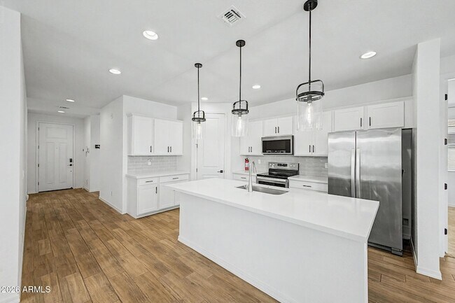 Building Photo - 35948 W Santa Monica Ave
