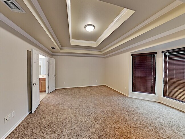 Building Photo - No Application Fees* $500 off 1st Months R...
