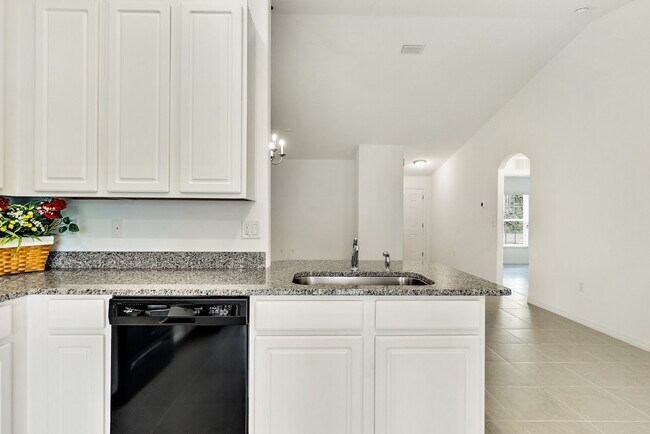 Building Photo - 24 Farnum Ln