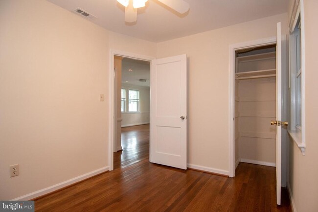 Building Photo - 6733 Gouthier Rd