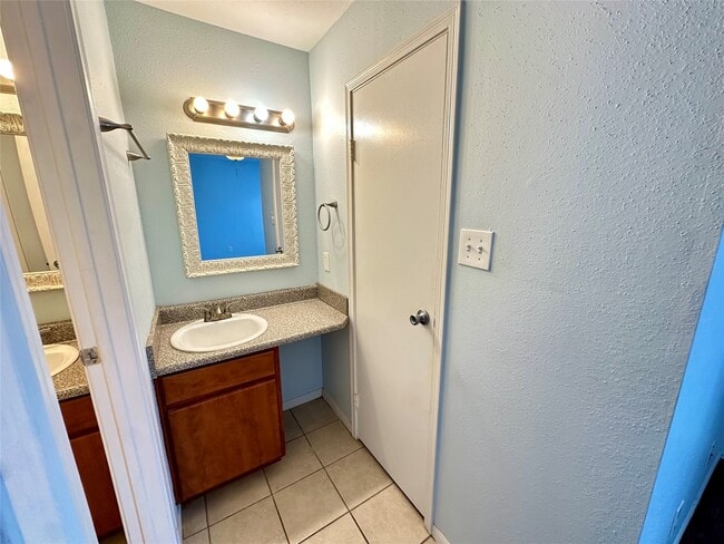 Building Photo - 3506 Cove View Blvd