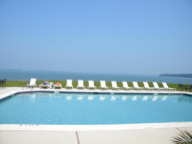 Building Photo - Lake Murray View Condo!