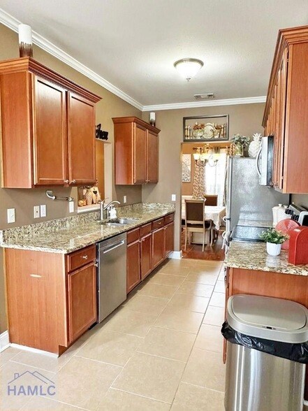 Building Photo - 1102 Sara Ln