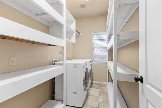 Building Photo - 8710 White Crown