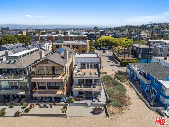 Building Photo - 6419 Ocean Front Walk