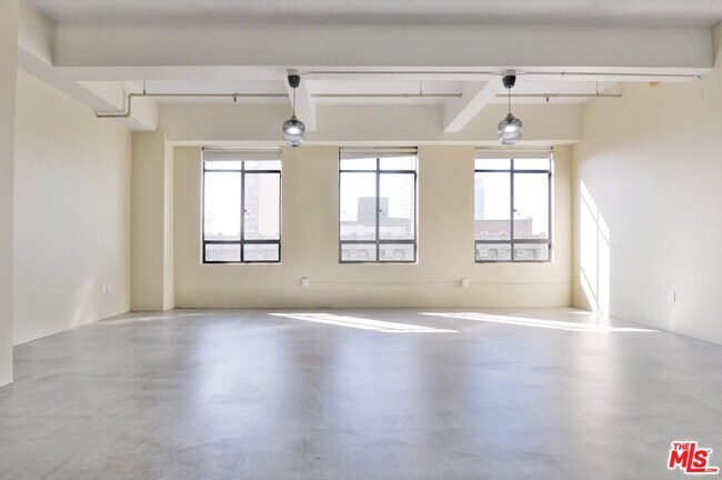 Building Photo - 849 S Broadway