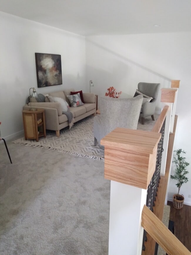 Building Photo - 2701 Pond Dr