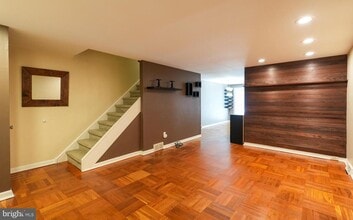 Building Photo - 3161 S Sydenham St