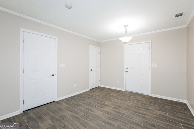 Building Photo - 369 Hillridge Dr