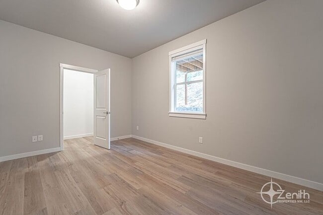 Building Photo - 4908 NE 2nd Ct