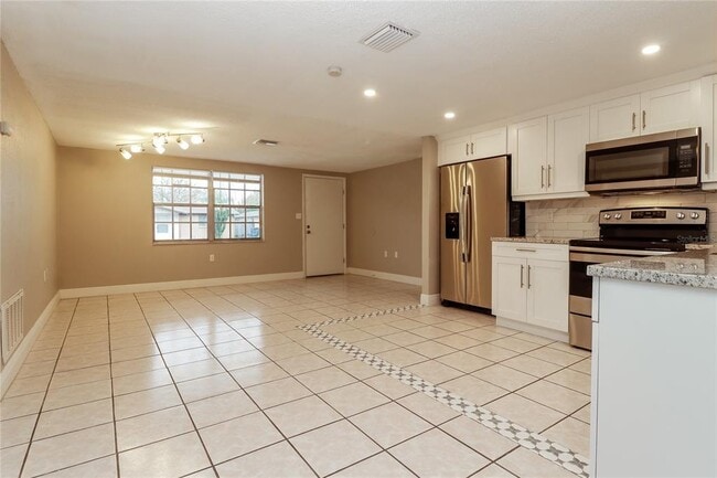 Building Photo - 9226 Rainbow Ln