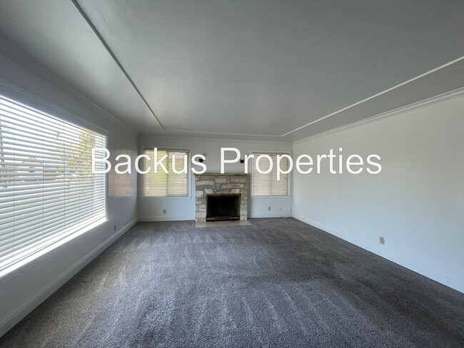 Building Photo - Wonderful one level home in South Salinas