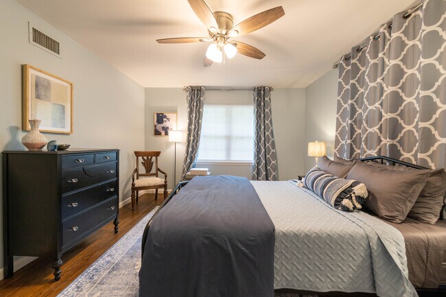 Building Photo - 6924 W Markham St