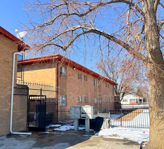 Building Photo - 9870 E Montview Blvd