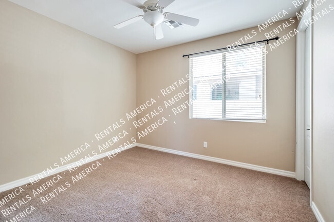 Building Photo - GORGEOUS 4/2.5 + DEN with Spa in Chandler!