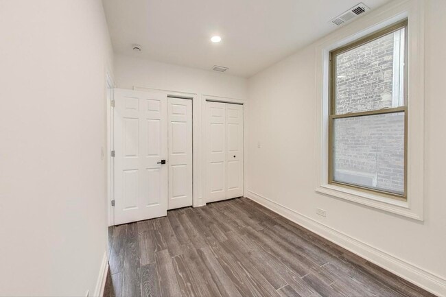 Building Photo - 3043 N Monticello Ave