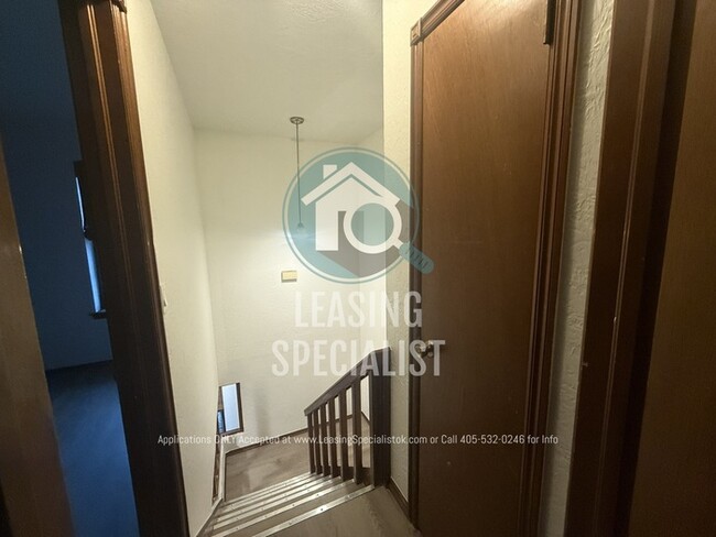 Building Photo - 2 Bed 2 Bath West Norman Townhouse!