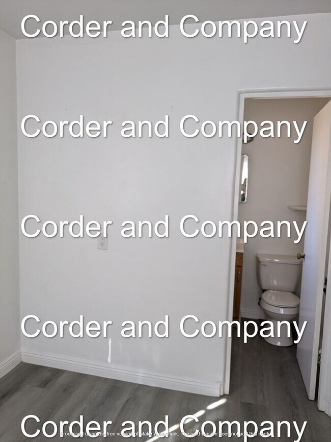 Building Photo - 211-1211 Adams St NE