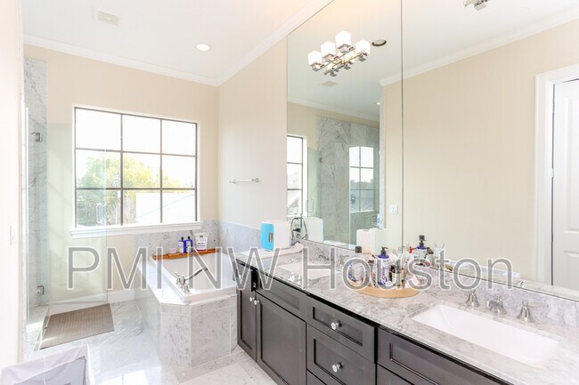 Building Photo - 5309 Blossom St