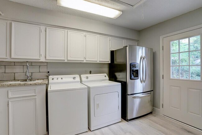 Building Photo - 1132 Fries Rd