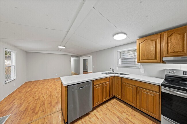 Building Photo - 700 Persimmon St