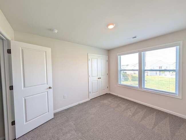 Building Photo - New Construction Townhouse-Hendersonville!