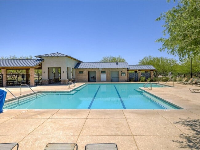 Building Photo - 3 Bedroom 2.5 Bathroom