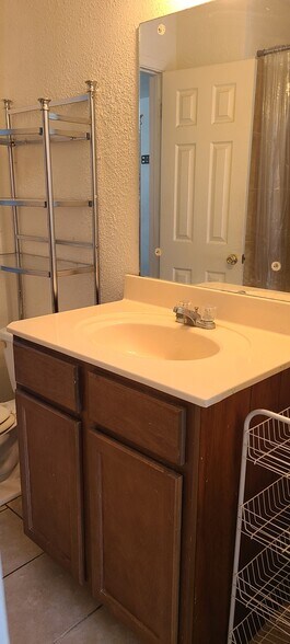 Building Photo - 1106 Verde Dr