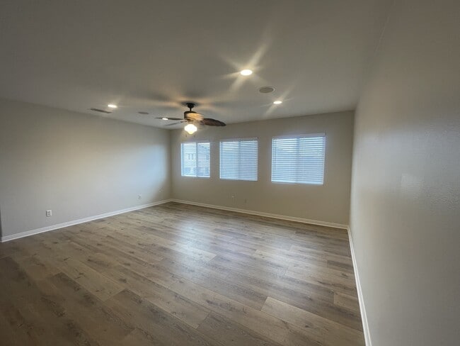 Building Photo - 37280 Parkway Dr