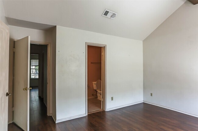 Building Photo - 9901 Sharpcrest St