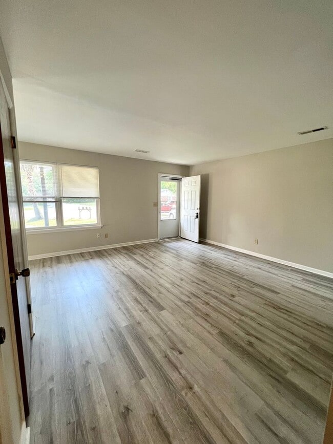 Building Photo - Great 2Br 1Ba Dorchester II School District