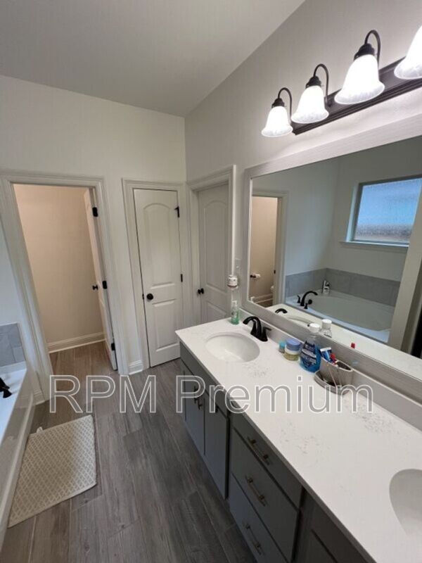 Building Photo - 18945 Corlis Grn Dr