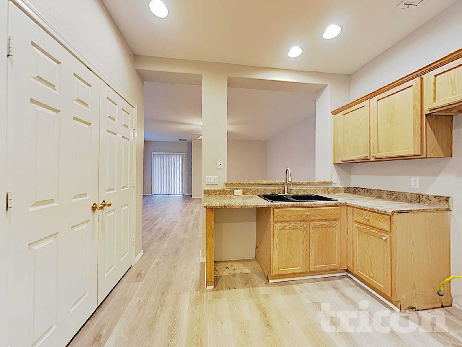 Building Photo - 13732 W Mauna Loa Ln