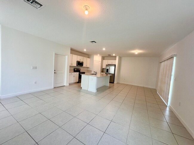 Building Photo - 4518 Dow Ln