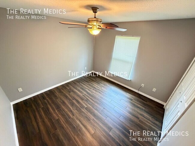 Building Photo - 2615 Fair Oaks Dr
