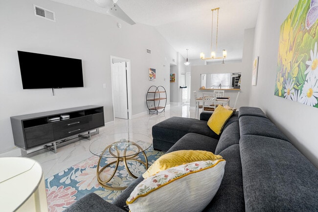 Building Photo - 3068 S Oakland Forest Dr