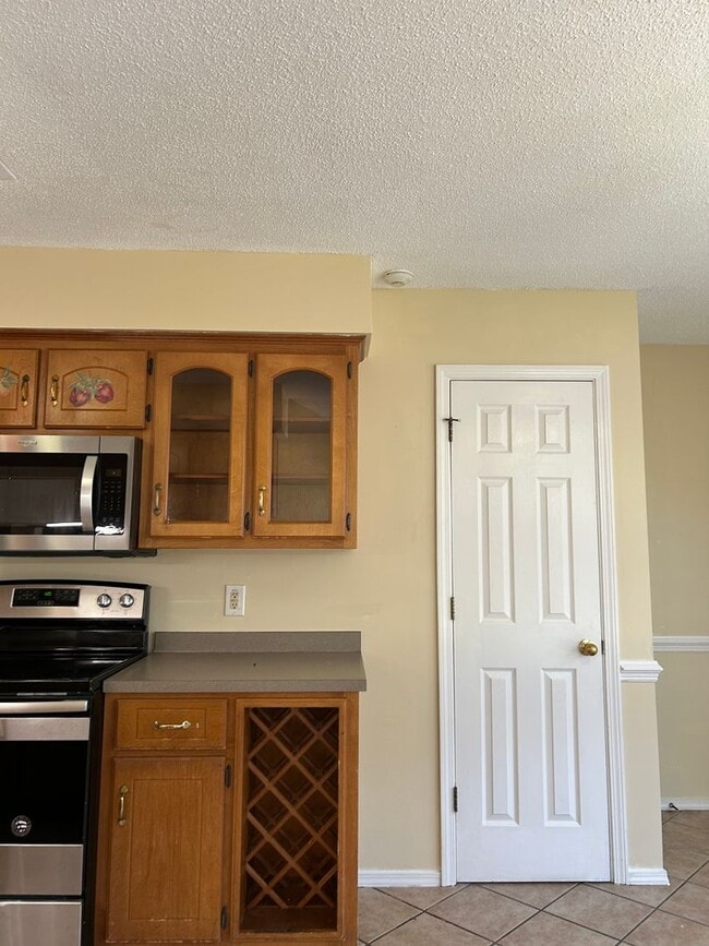 Building Photo - 3/2 Double Car Garage