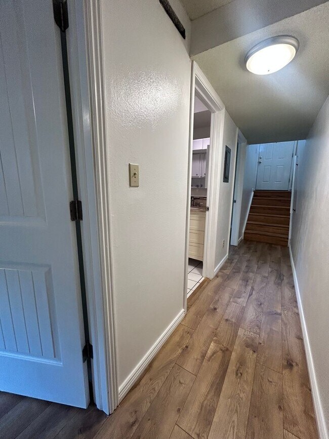 Building Photo - 2-Bed/1.5-Bath Longmont Townhome