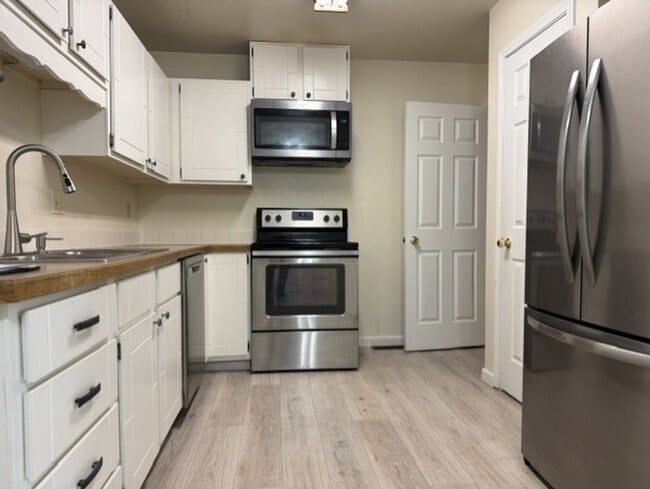 Building Photo - House For Lease