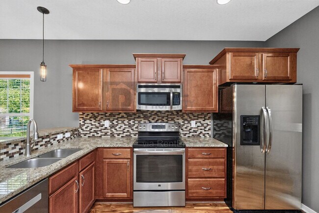 Building Photo - 1651 SW Arlan Dr