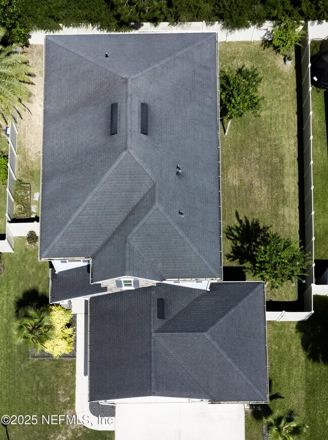 Building Photo - 35 Mercutio Ln