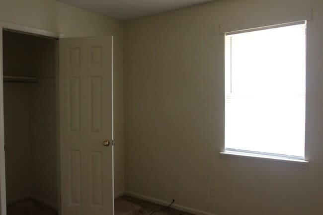 Building Photo - 3403 Sweetbrier Rd