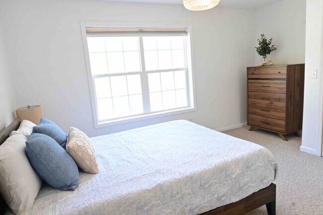 Building Photo - 184 Ruggles Rd