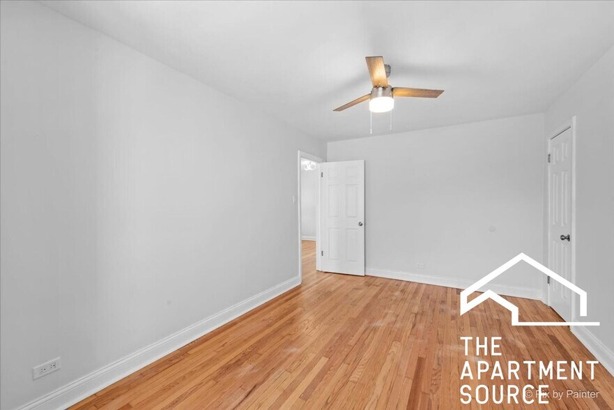 Building Photo - 2710 W Berwyn Ave