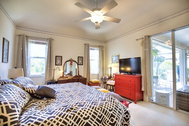 Building Photo - Seasonal Short-Term Single Family Pool Home in Pelican Pointe Golf & Country Club!