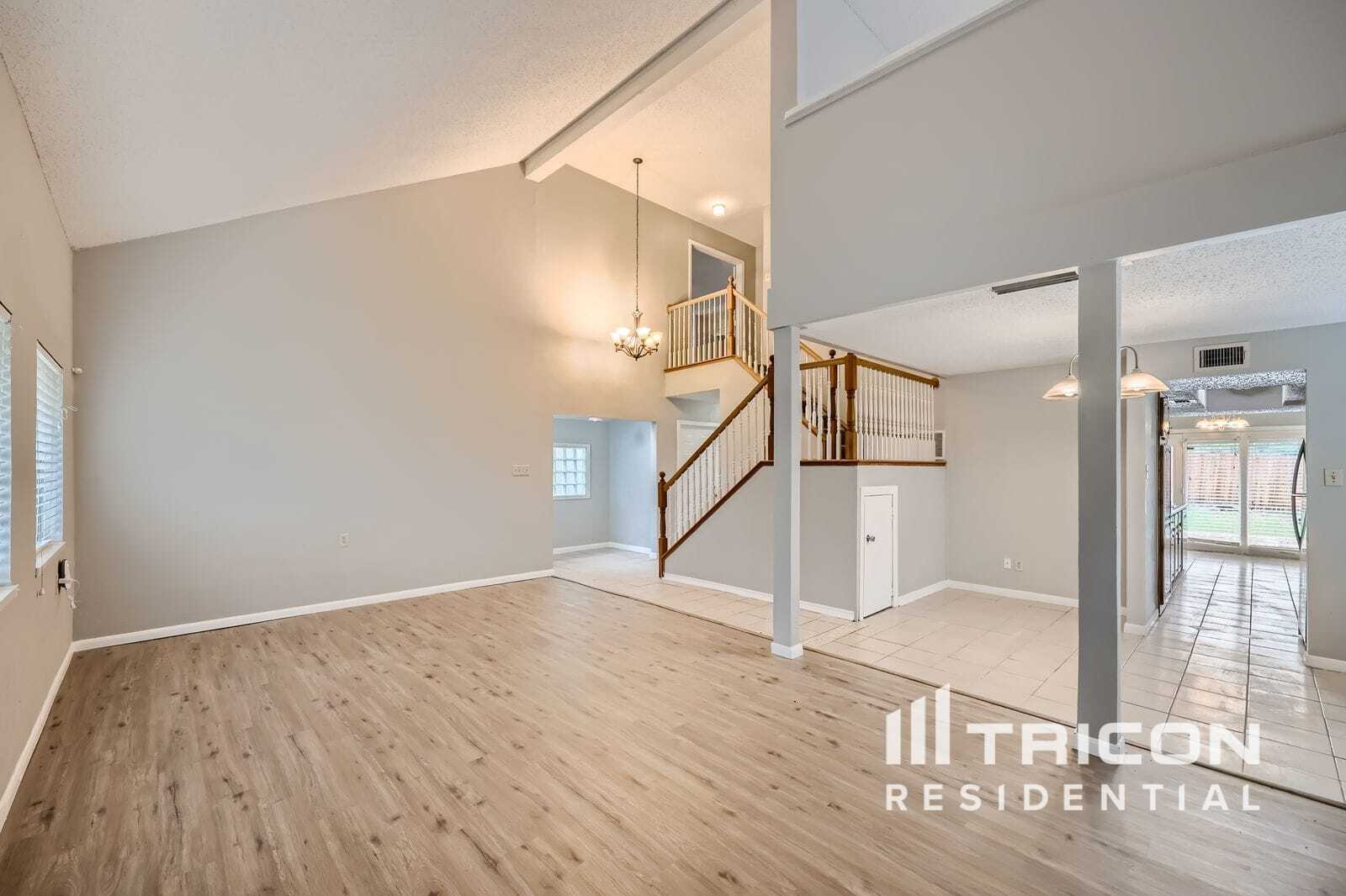 Building Photo - 3305 Castle Dr