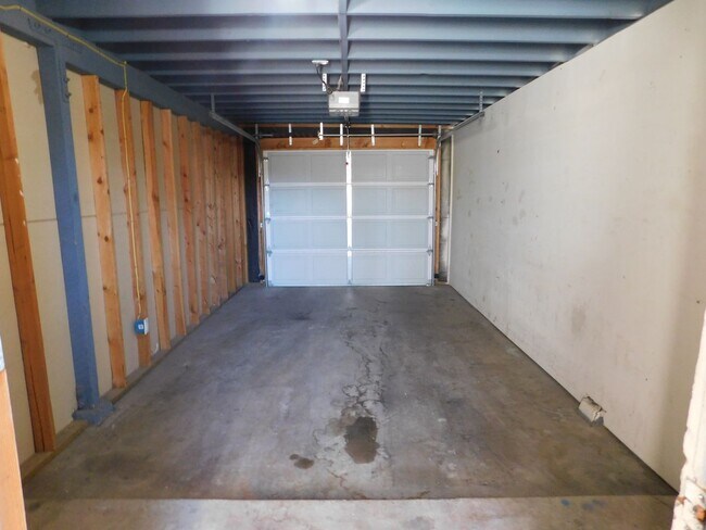 Building Photo - 337 Oasis Dr