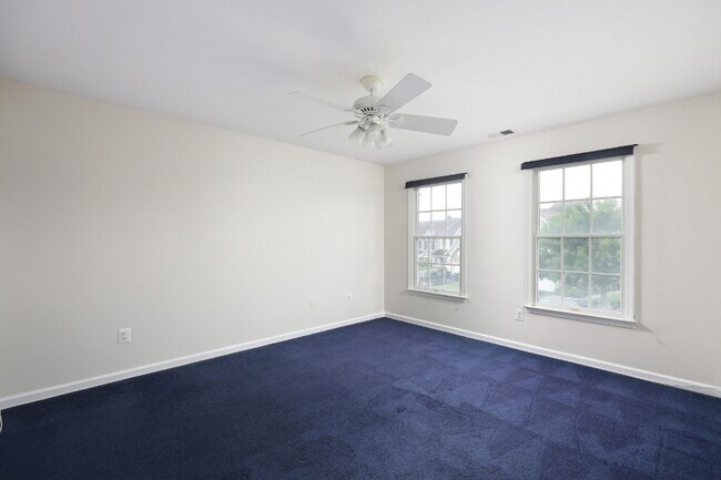 Building Photo - 240 Patriot Hill Dr